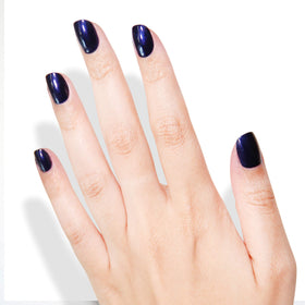 LONDONTOWN lakur Nail Polish Black Thorn application on nails