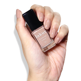 LONDONTOWN lakur Nail Polish Café Au Lait application on nails