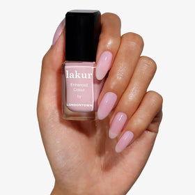 LONDONTOWN lakur Nail Polish Magnolia Haze application on nails