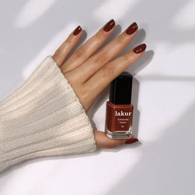 LONDONTOWN lakur Nail Polish Oud Mood lifestyle scene