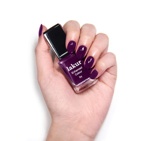 LONDONTOWN lakur Nail Polish Portobello Plum application on nails