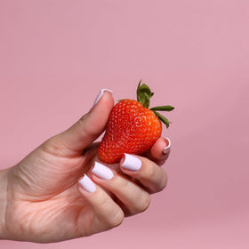 LONDONTOWN lakur Nail Polish Strawberry Milk close-up of brush