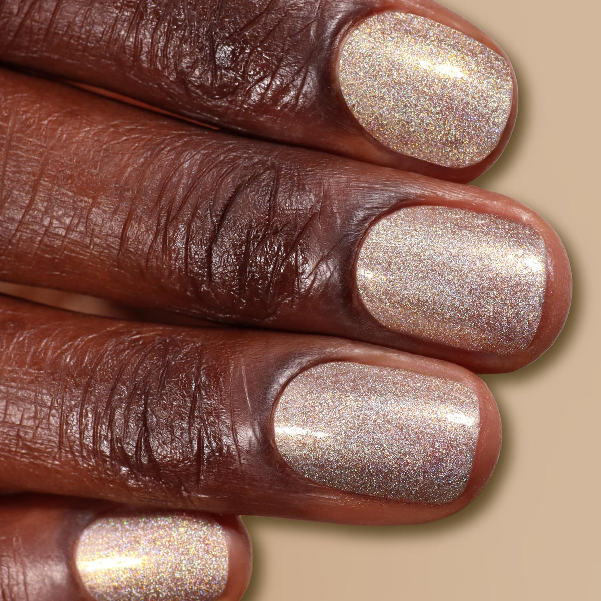 LONDONTOWN lakur Nail Polish You're Golden applied on nails