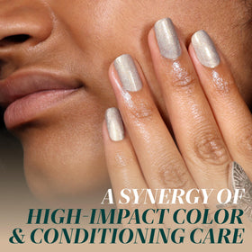 LONDONTOWN lakur Nail Polish You're Golden brush close-up