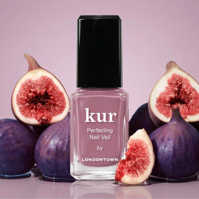 LONDONTOWN Perfecting Nail Veil #11 Fig in natural light