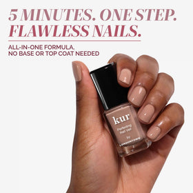 LONDONTOWN Perfecting Nail Veil Creamy Latté Tint brush applicator