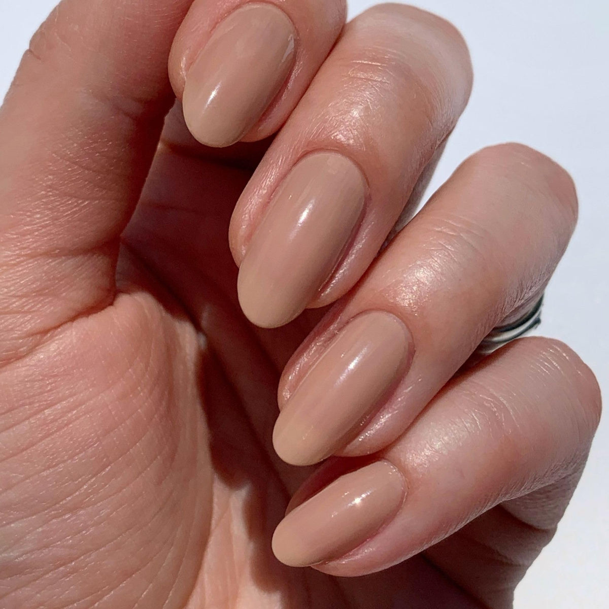 LONDONTOWN Perfecting Nail Veil Creamy Latté Tint with nail care tools