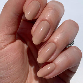 LONDONTOWN Perfecting Nail Veil Creamy Latté Tint with nail care tools