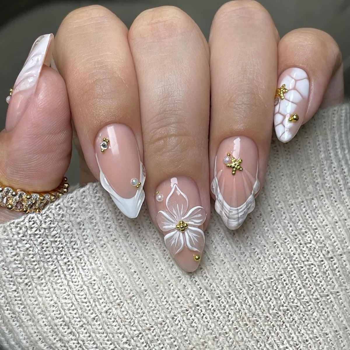 LPOODDNU 3D Almond Press on Nails white French tip front view