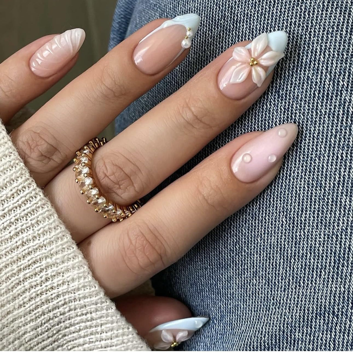 LPOODDNU Almond Flower Pearl Press On Nails front view