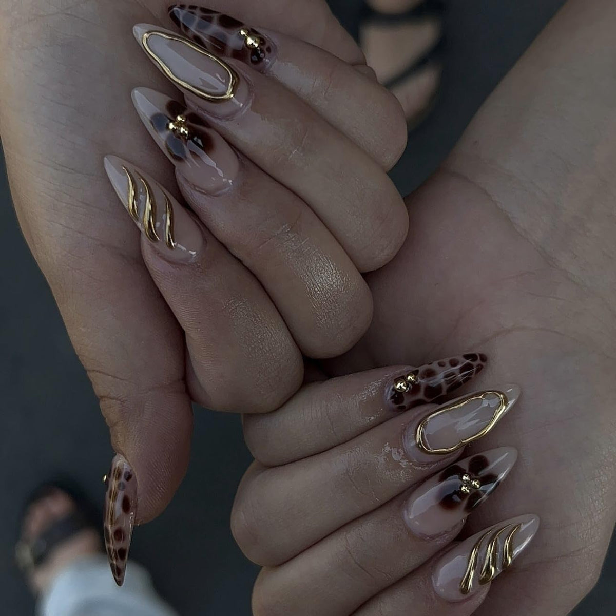 LPOODDNU Brown Almond Press On Nails 24Pcs front view