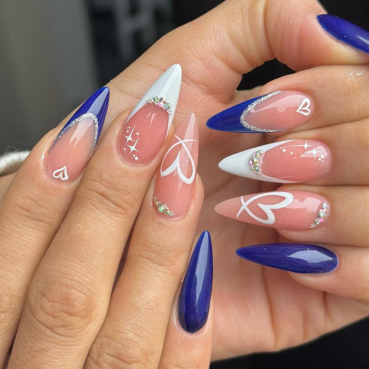 LPOODDNU Press on Nails Almond Medium heart and diamond design close-up