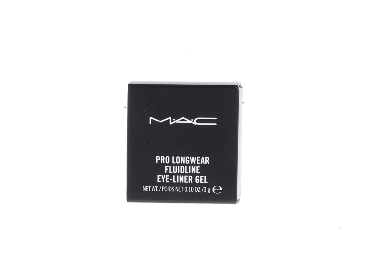 MAC Fluidline Eye-Liner Gel Blacktrack 3g application on eyelid