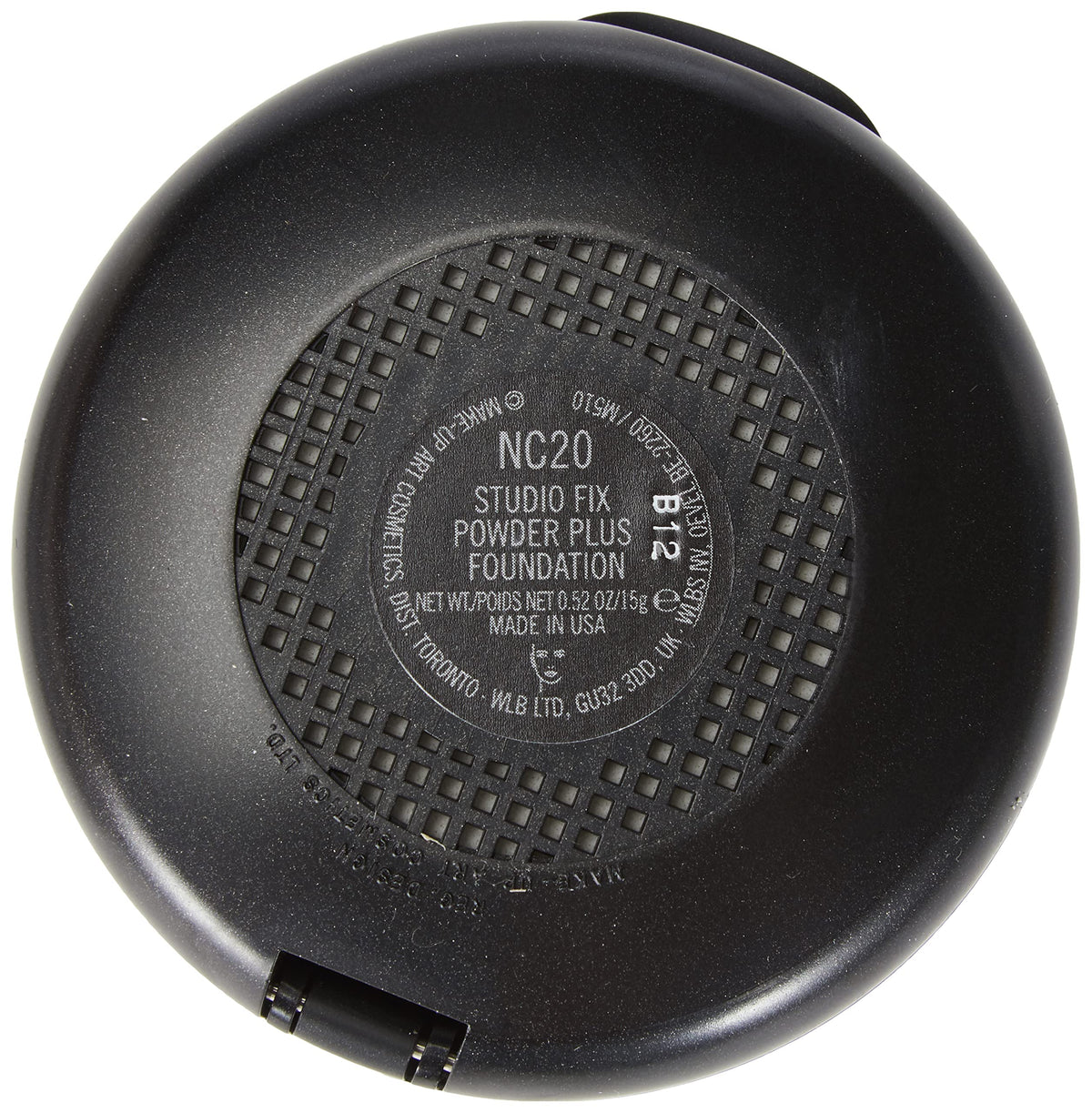 MAC Studio Fix Powder Plus Foundation NC20 top view with product details