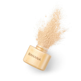 Makeup Revolution Loose Baking Powder Banana 70g in use