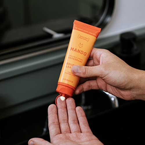 Mando Bourbon Leather Body Deodorant application demonstration