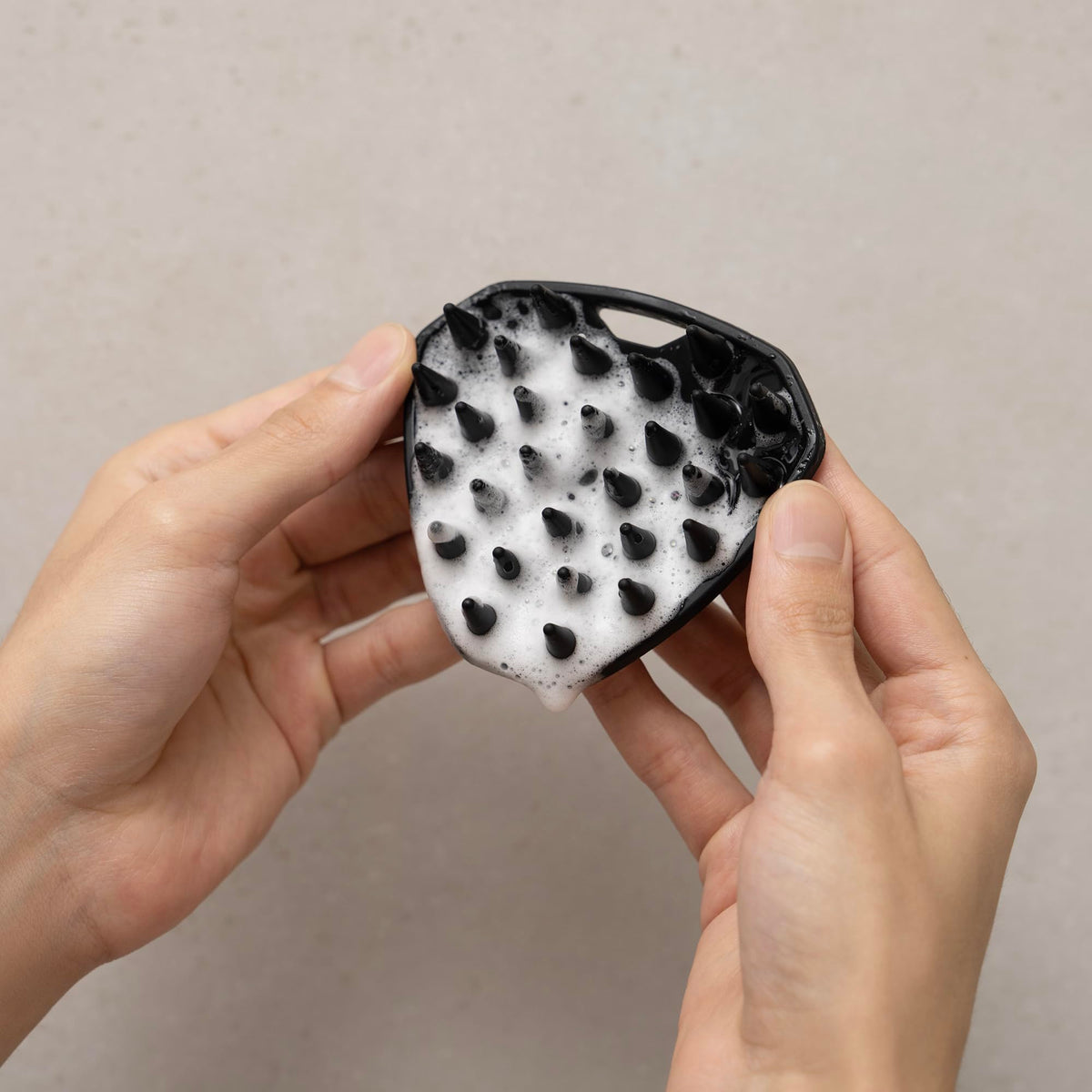 MANSCAPED Scalp Buffer compact design for travel