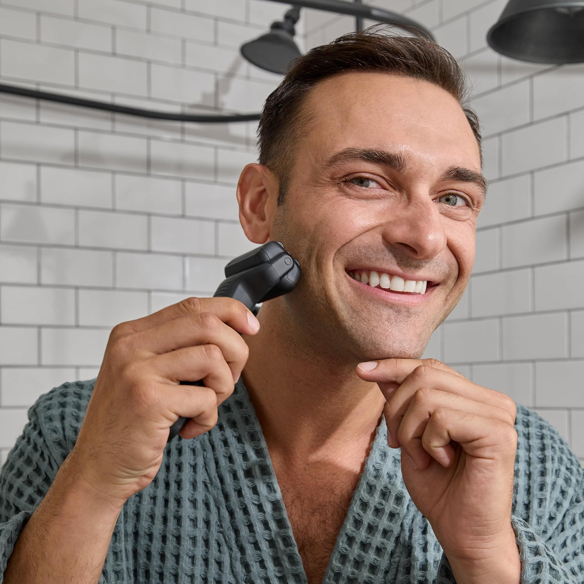 MANSCAPED The Chairman™ Plus shaver with travel lock feature