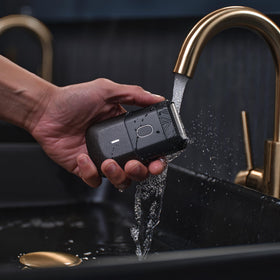 MANSCAPED The Handyman™ Compact Face Shaver in protective cover