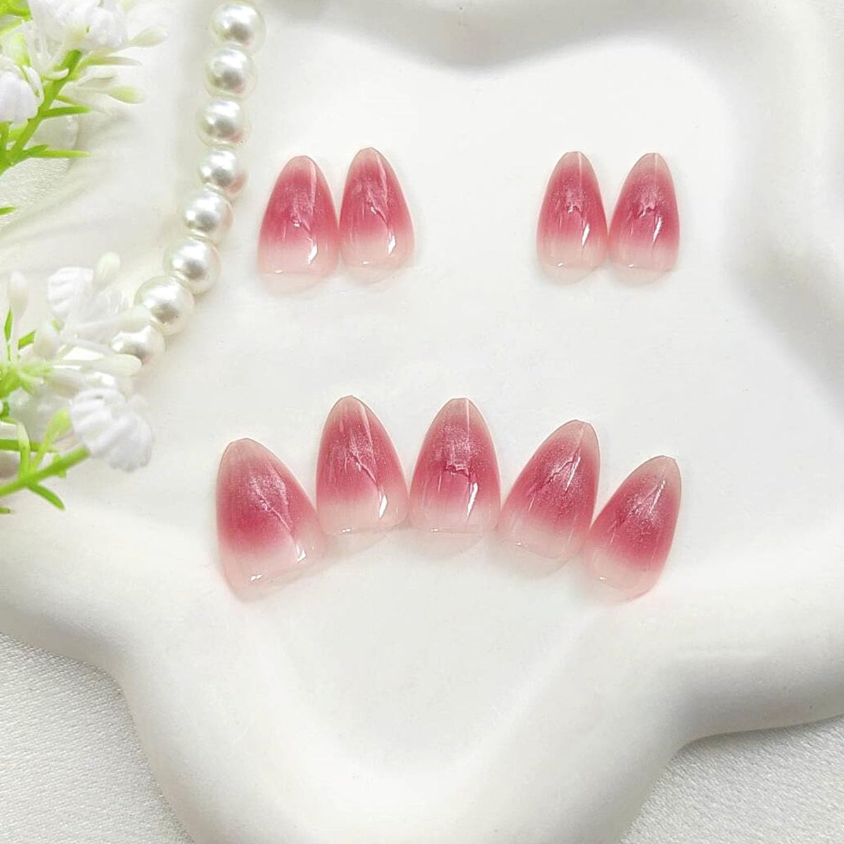 MAOTTIE Cat Eye Press On Nails packaging with accessories