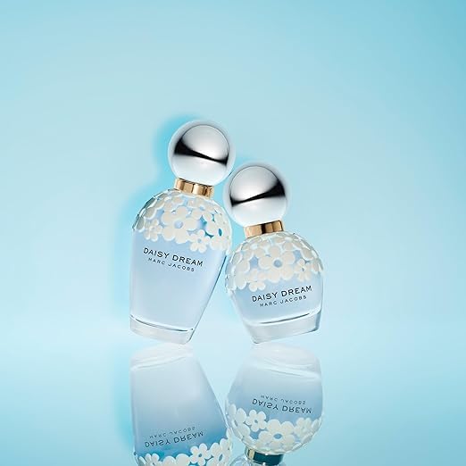 Marc Jacobs Daisy Dream Eau de Toilette packaging with floral design