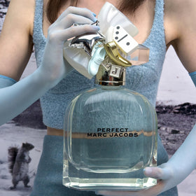 Marc Jacobs Perfect Eau de Toilette 3.3 fl oz close-up of cap