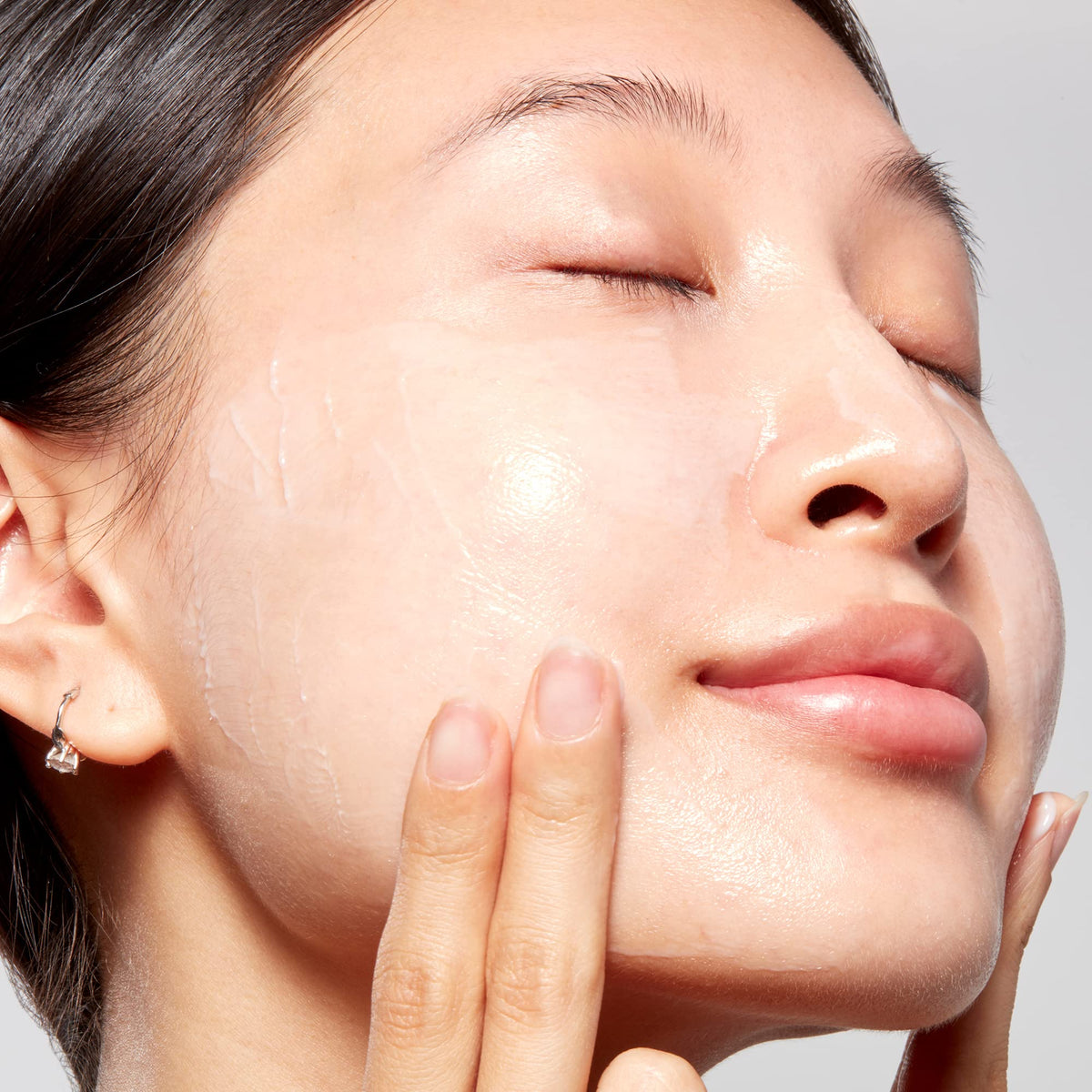 Mario Badescu Hydrating Overnight Mask application process