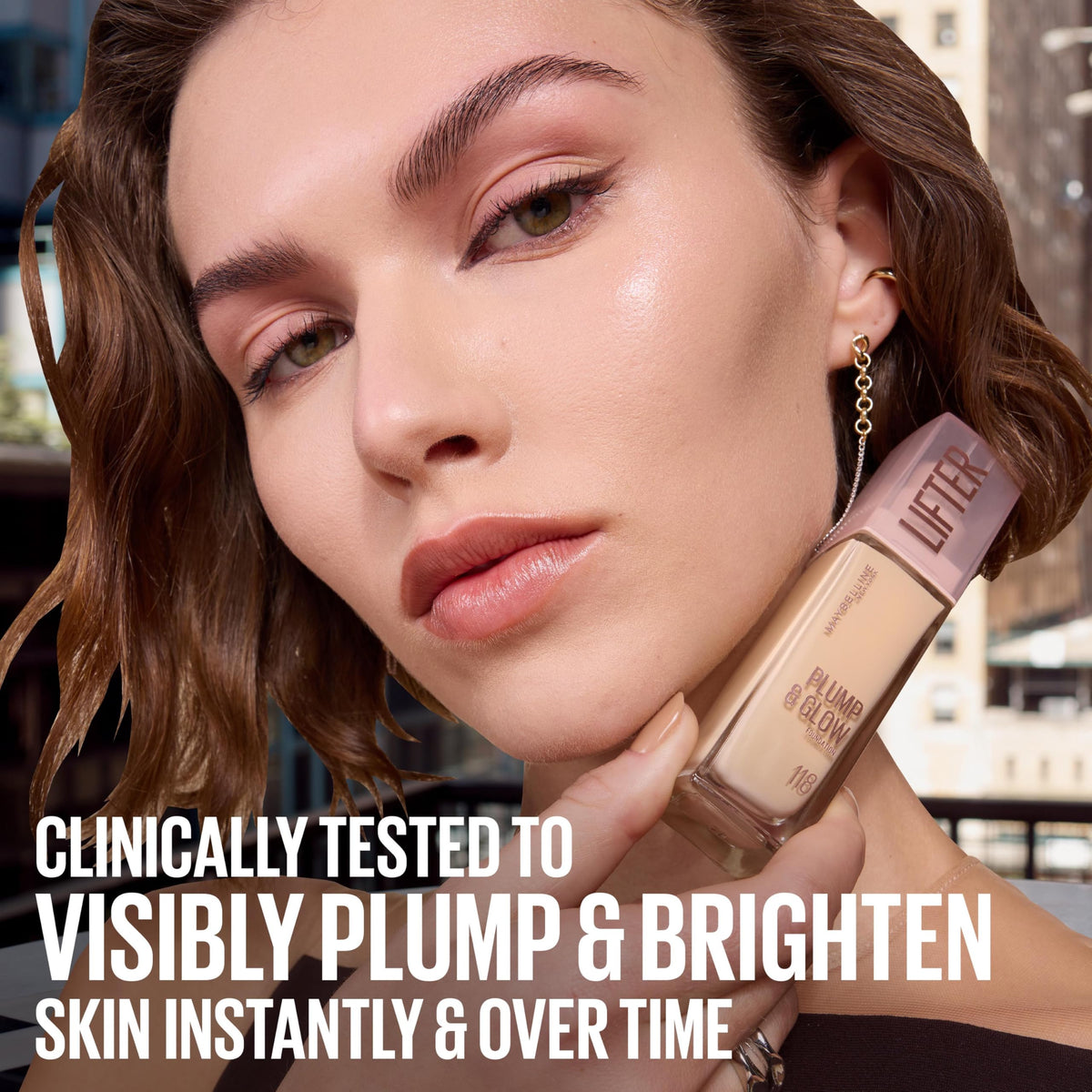 MAYBELLINE Lifter Plump & Glow Foundation application brush