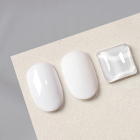 MAYCHAO Antiquewhite Gel Nail Polish 15ML application on nails