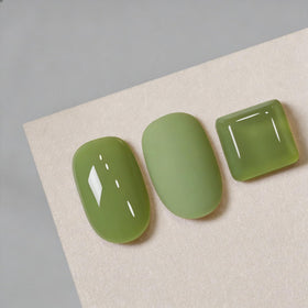 MAYCHAO Avocado Moss Gel Nail Polish 15ML with LED light setup