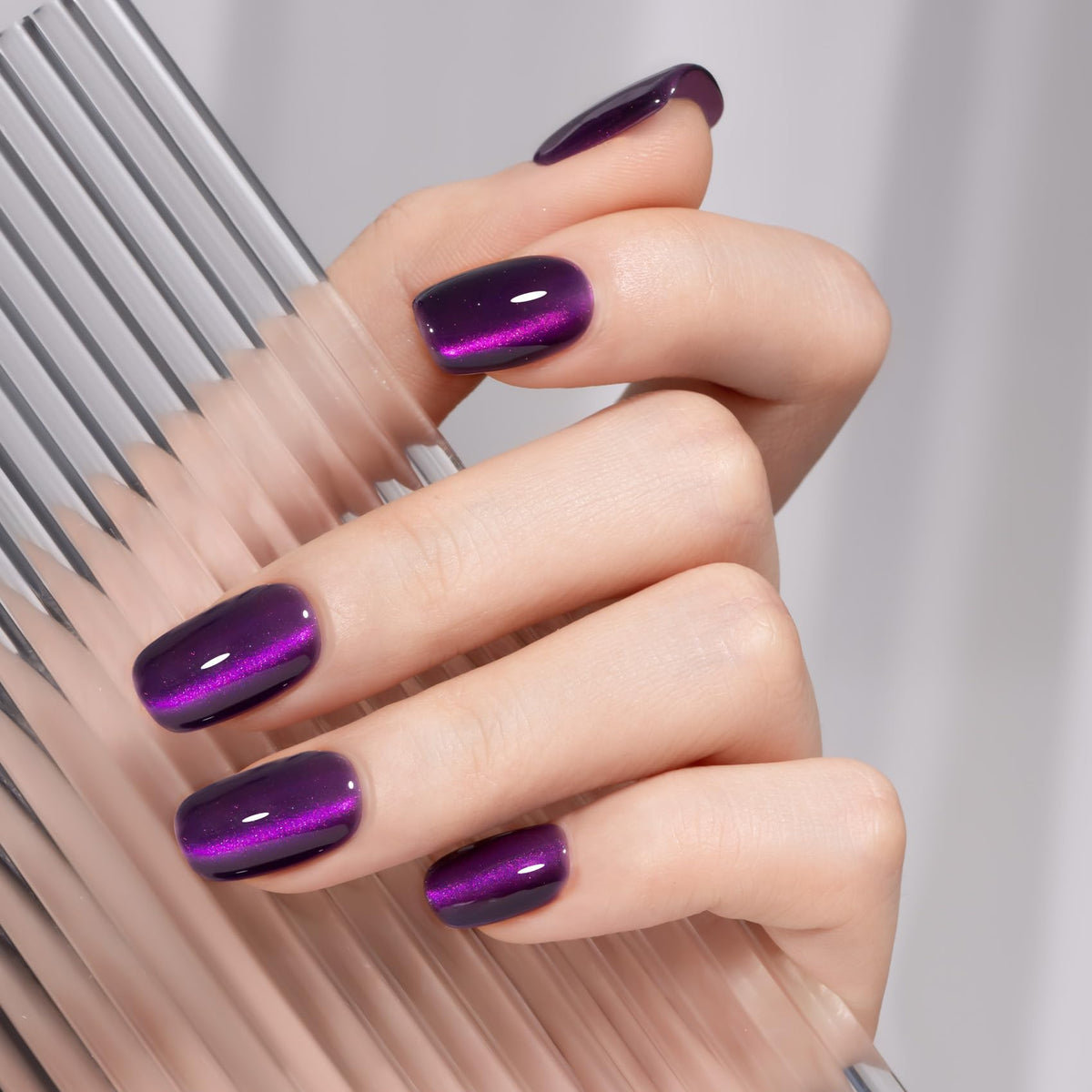 MAYCHAO Cat Eye Gel Nail Polish purple with holographic effect
