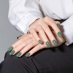 MAYCHAO gel polish application on nails