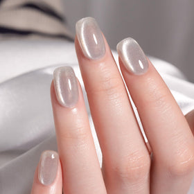 MAYCHAO Silver Cat Eye Gel Nail Polish with magnet close-up