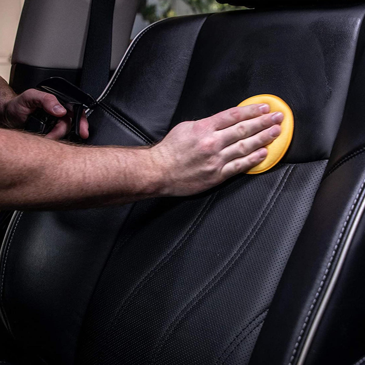 Meguiar's Gold Class Leather Conditioner Spray packaging details