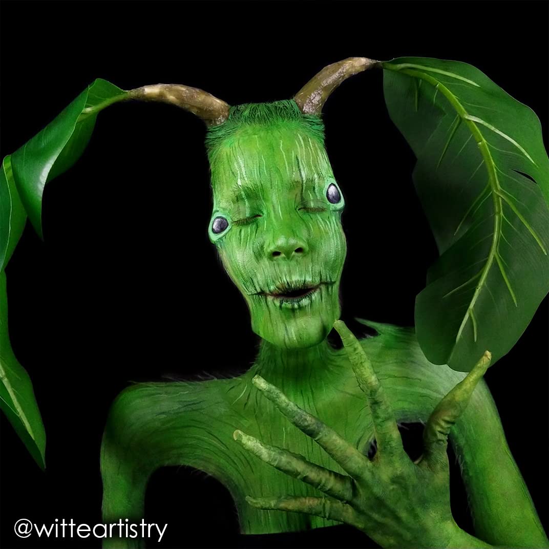Mehron Makeup Paradise AQ Green body paint application on face