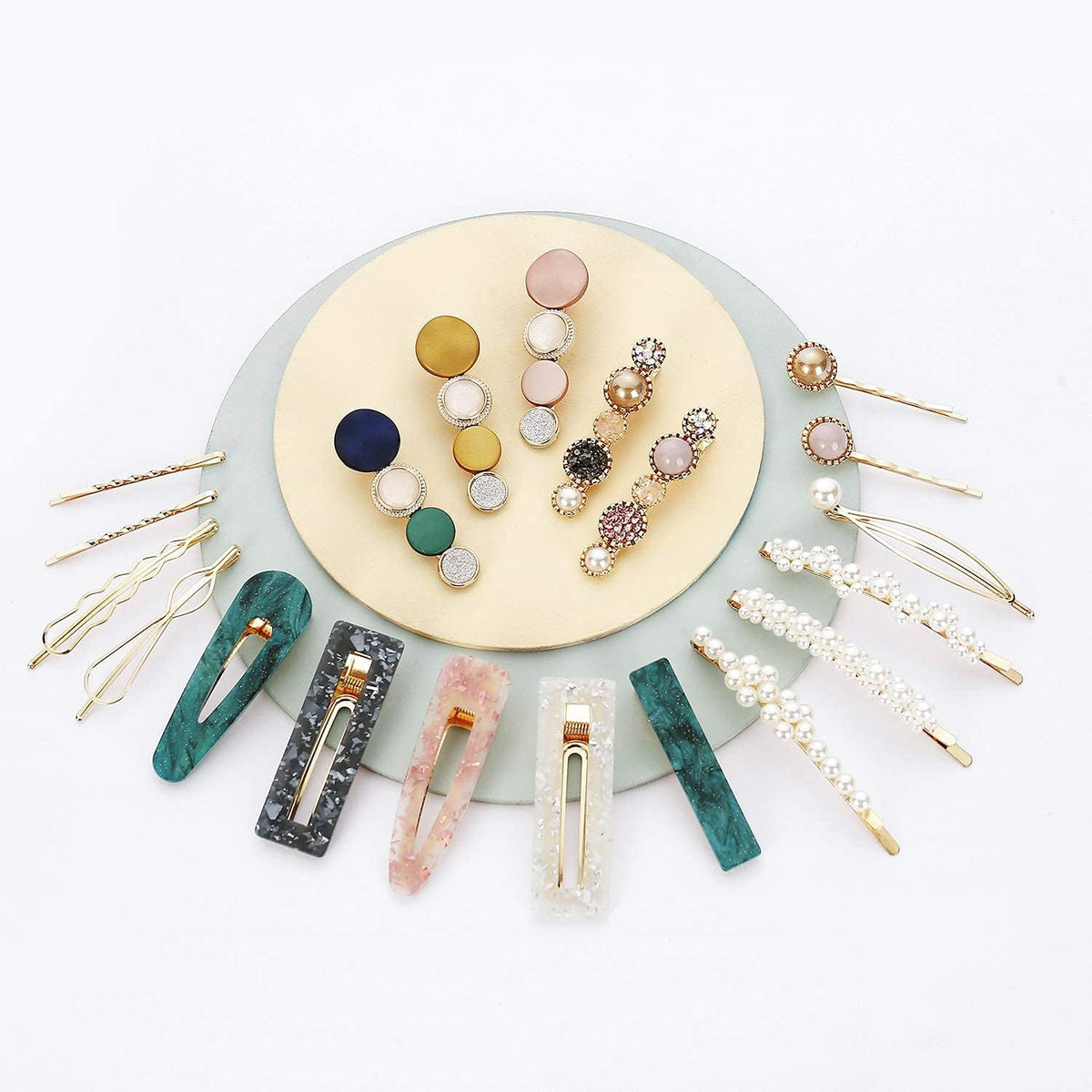 Metal hair clips included in Mehayi set