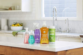 Method Body Wash Sandalwood + Vetiver with natural elements