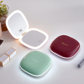 Mocado Compact Mirror showcasing its compact size