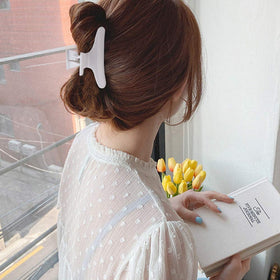Model using Ondder hair clips for styling hair