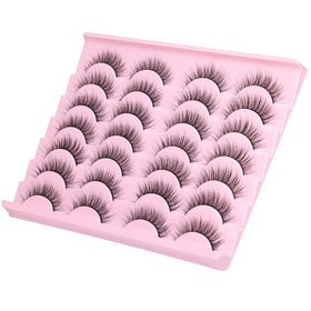Model wearing Kiromiro Wispy Lashes for a natural look