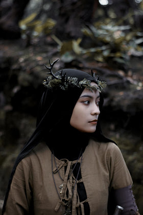 MOSTORY Light Up Elf Crown worn by model at Renaissance fair
