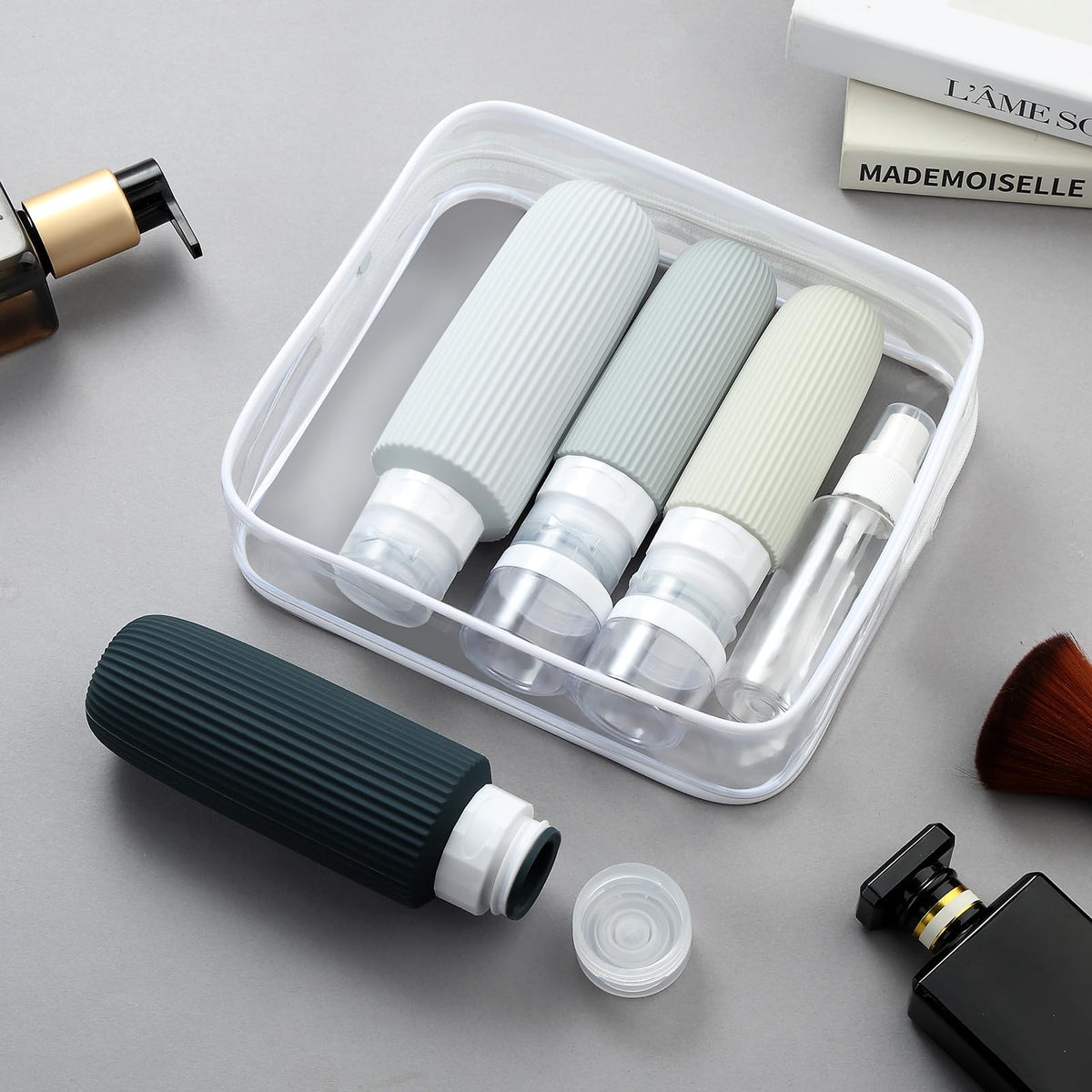Mrsdry travel kit displayed with all accessories visible