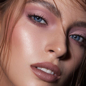 MYSTER ROSEY Mini Eyeshadow Palette close-up of nude shades
