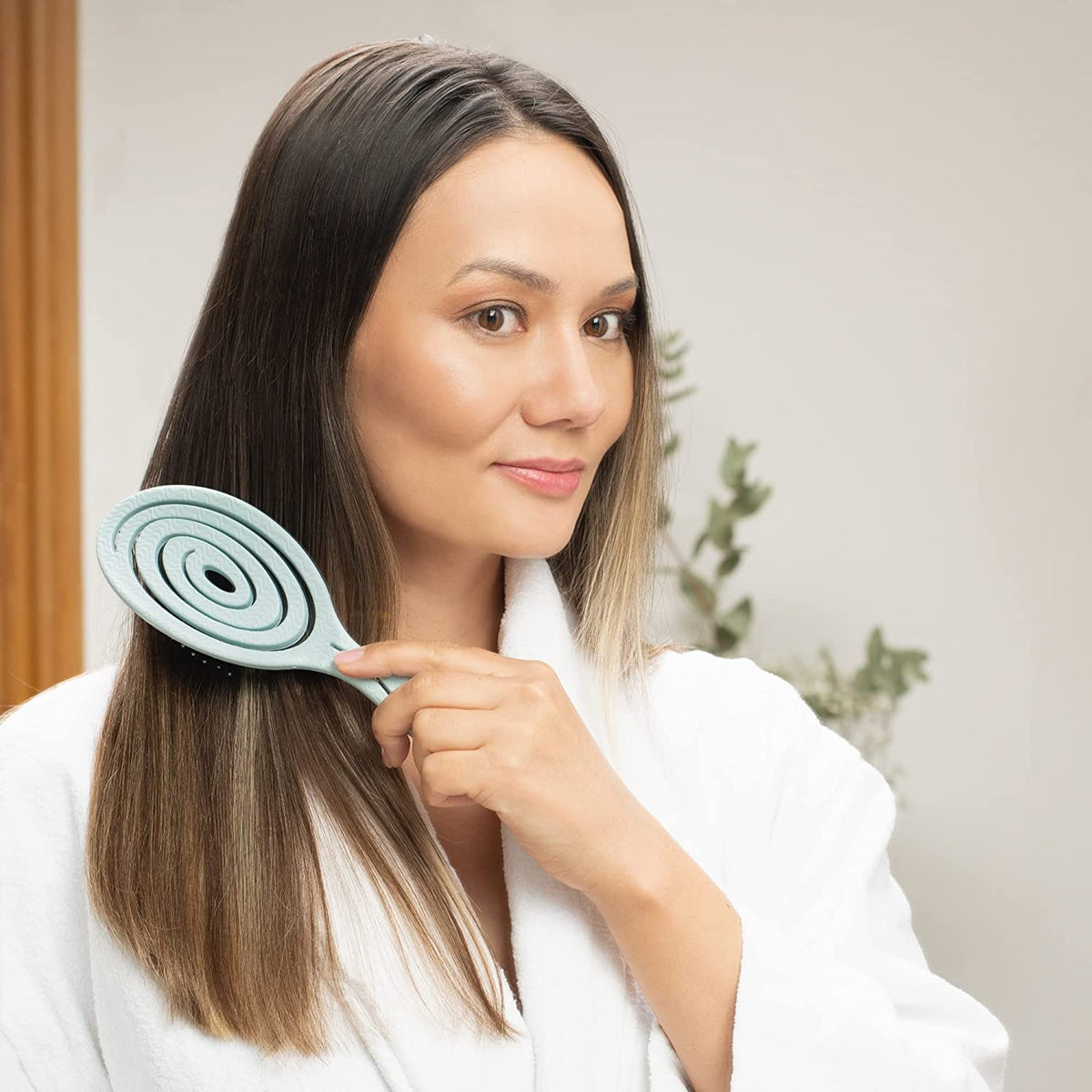 Ninabella Detangler Brush Classic Blue packaging