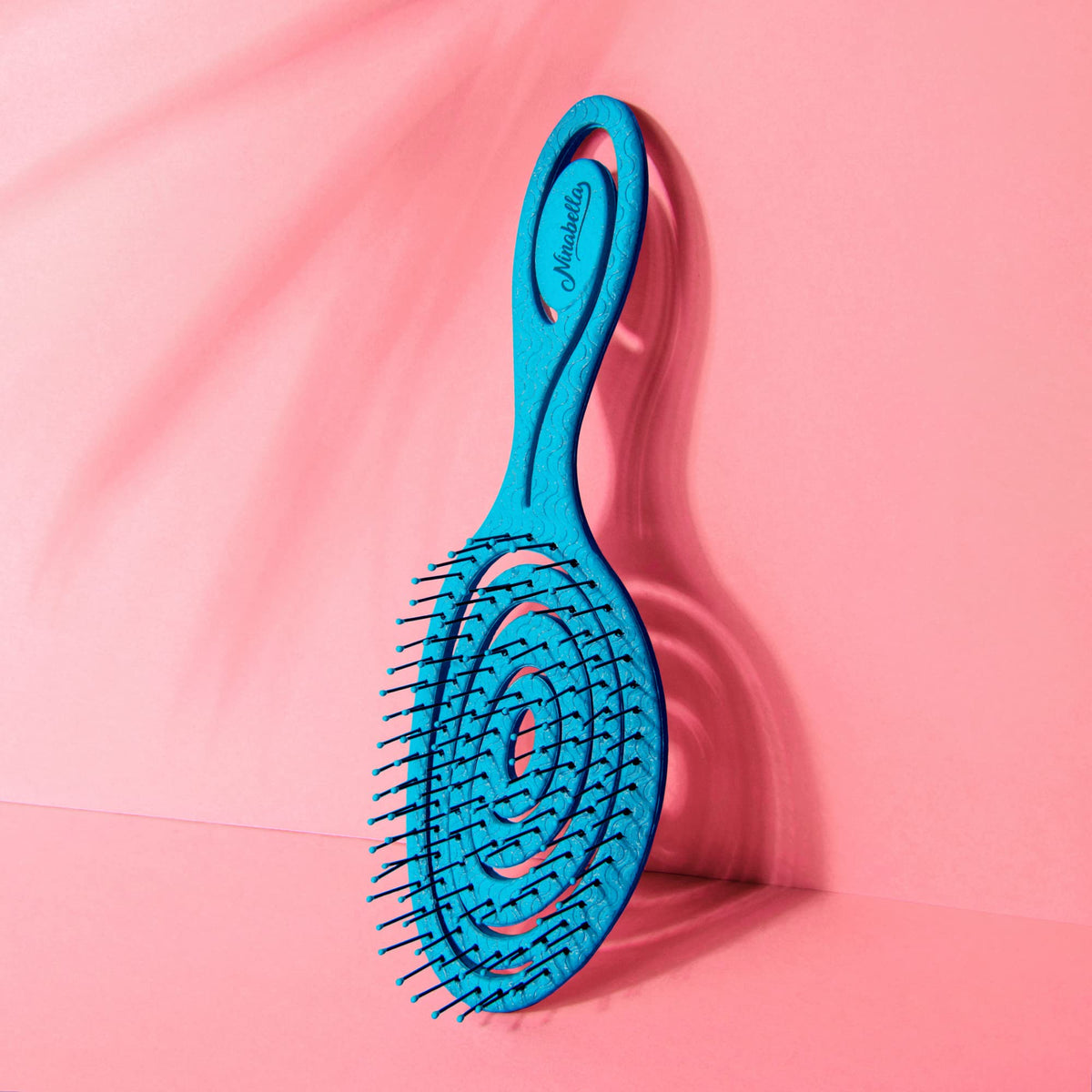 Ninabella Detangler Brush Ocean Blue in a lifestyle setting