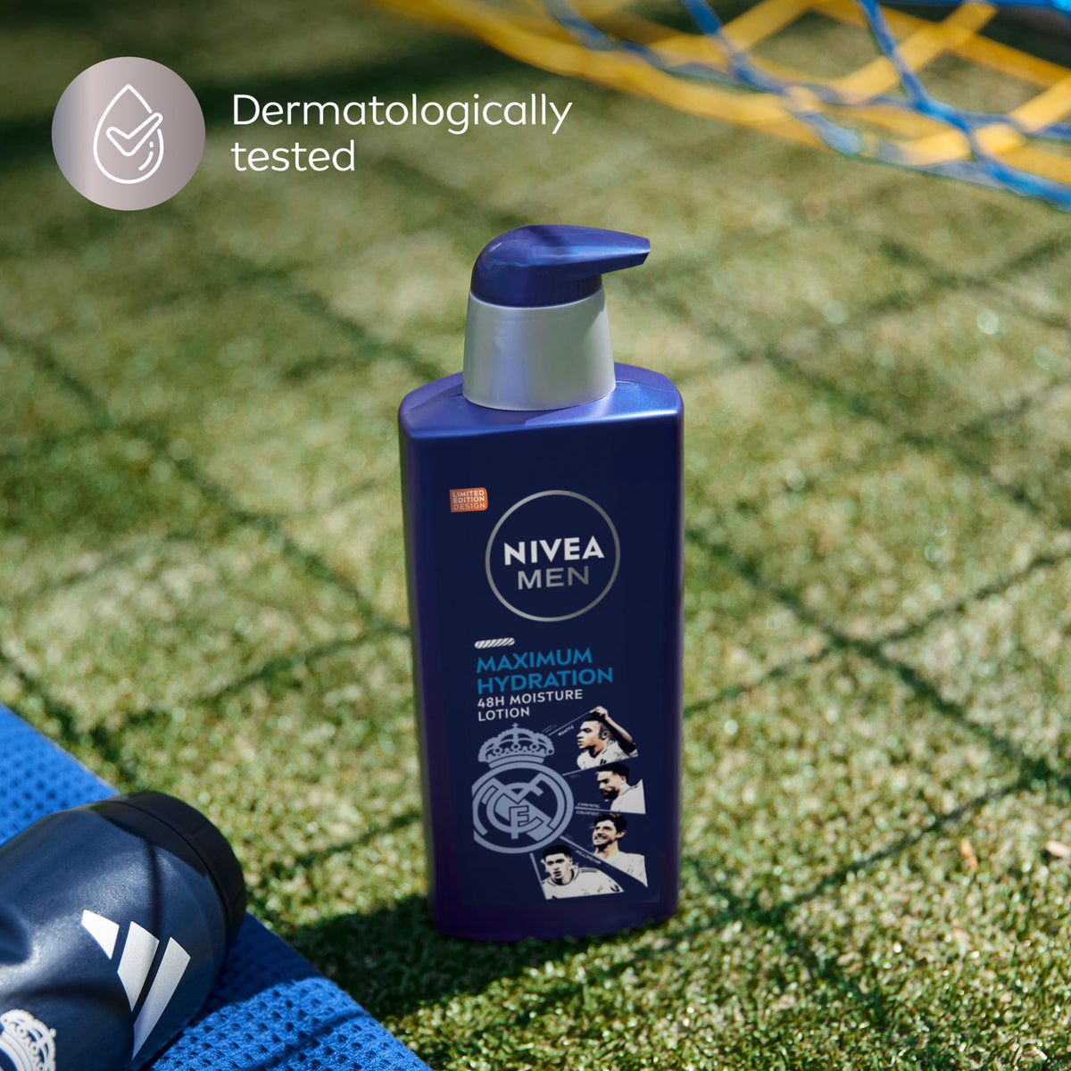 NIVEA MEN Maximum Hydration Lotion application on hands