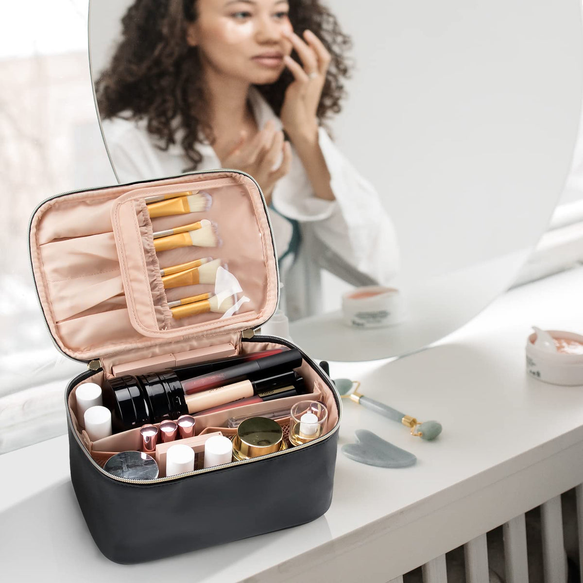 OCHEAL Portable Cosmetic Bag packaging display