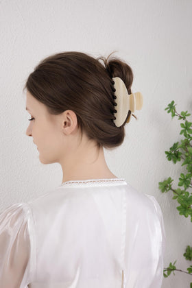 OideGuiing 4-Inch Creme Claw Clip close-up
