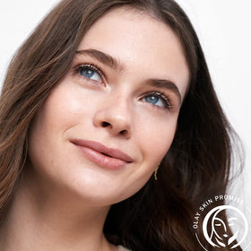 Olay Oil Minimizing Clean Toner with witch hazel ingredient close-up