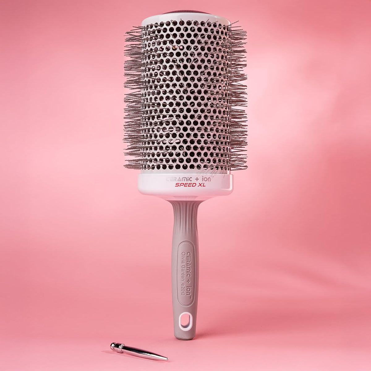 Olivia Garden Ceramic + Ion Speed XL Thermal Hair Brush close-up of bristles